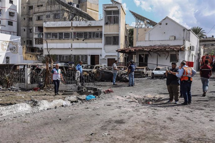 Zona del hospital Al Ahli, dañado por un ataque en la Franja de Gaza