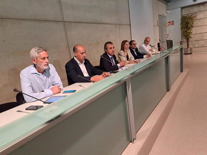 El conseller de Educación y Universidades, Antoni Vera, en la reunión con los directores de los centros de educación infantil y primaria de Mallorca.