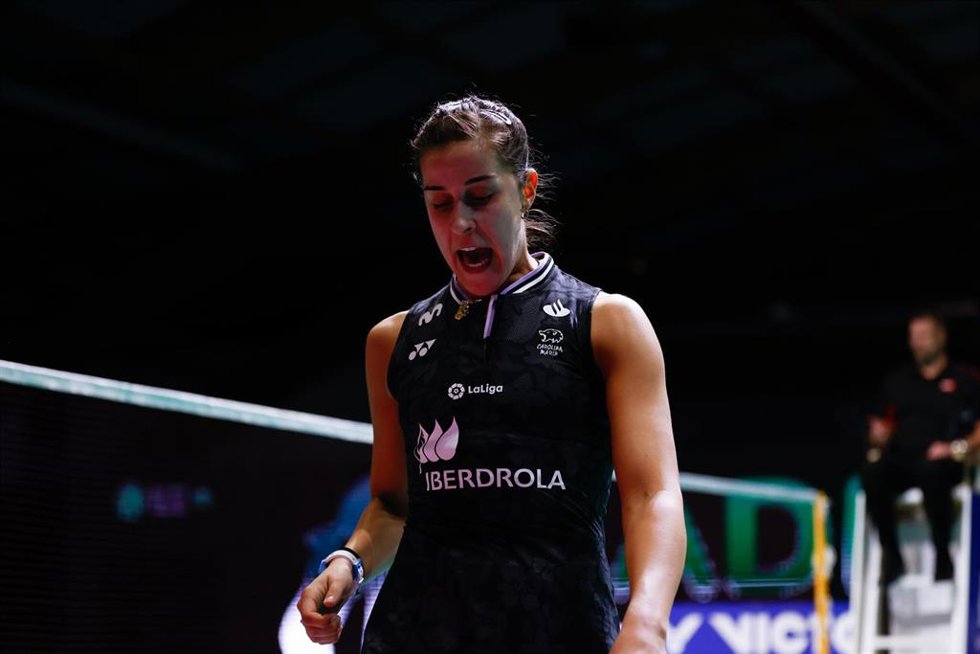 Archivo - La jugadora española Carolina Marín celebra un punto durante un partido