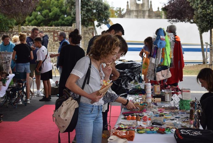 Archivo - Mercadillo solidario.