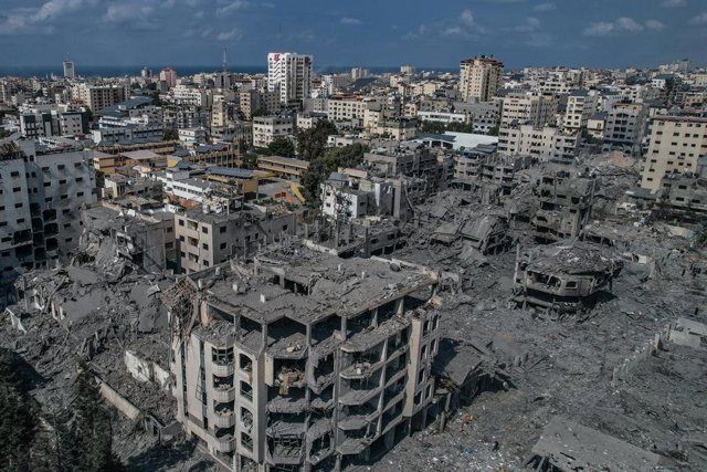 Vista aérea de la destrucción causada por los bombardeos del Ejército de Israel contra la Franja de Gaza