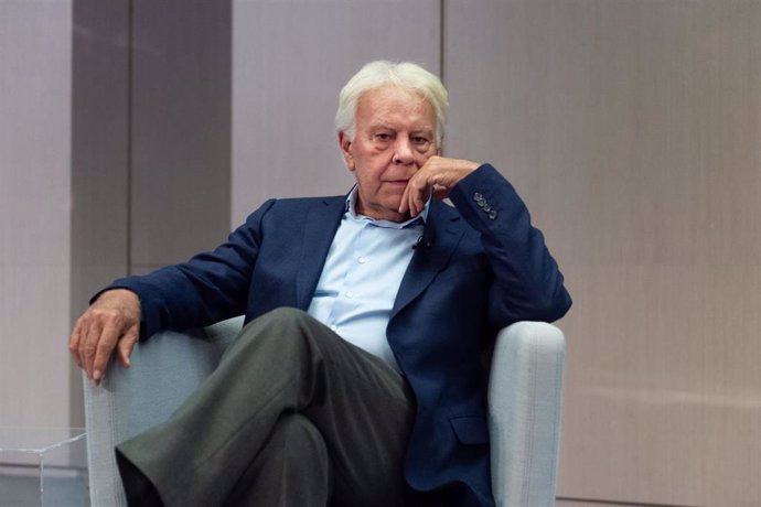 El expresidente del Gobierno Felipe González interviene durante el 'II Ciclo de encuentros para el diálogo y el debate', en el Auditorio Mutua Madrileña, a 18 de octubre de 2023, en Madrid (España)