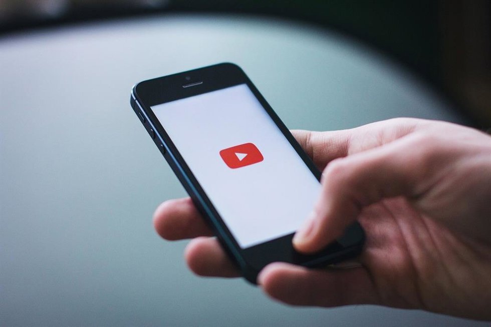 Interfaz de inicio de Youtube en un móvil