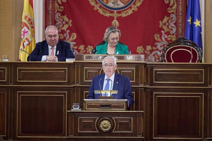 El presidente de Melilla, Juan José Imbroda, interviene durante un debate tras la Comisión General de las Comunidades Autónomas, en el Senado, a 19 de octubre de 2023, en Madrid (España). 