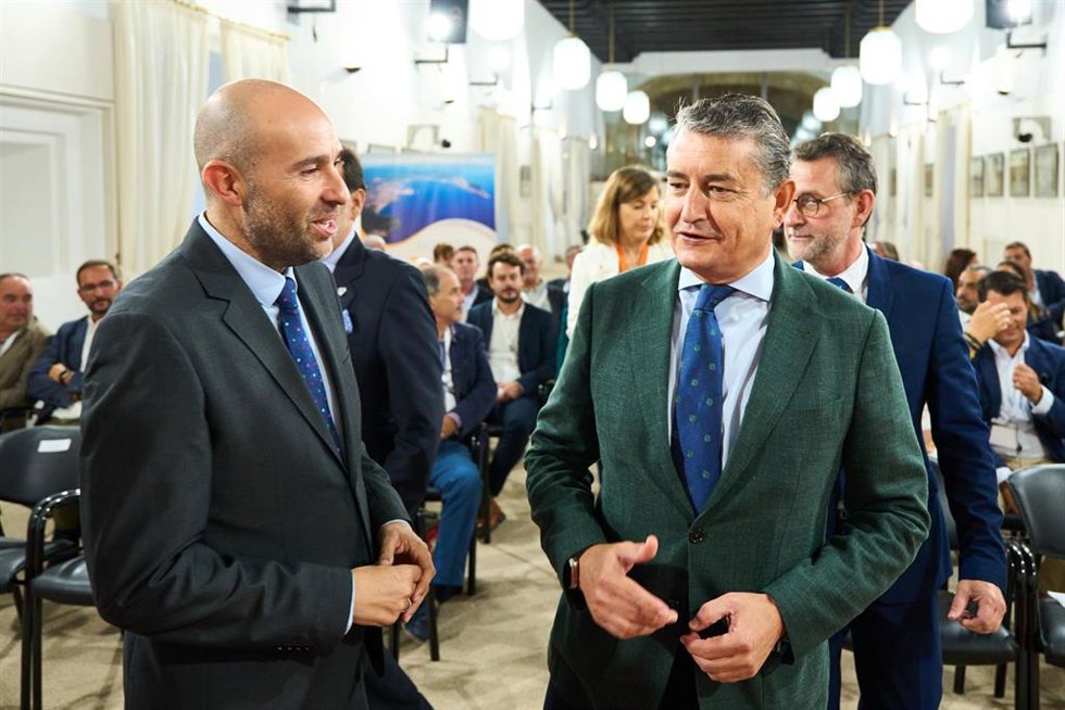 Antonio Sanz durante clausura la Asamblea General de la Asociación de Empresas de Servicios de la Bahía de Algeciras.