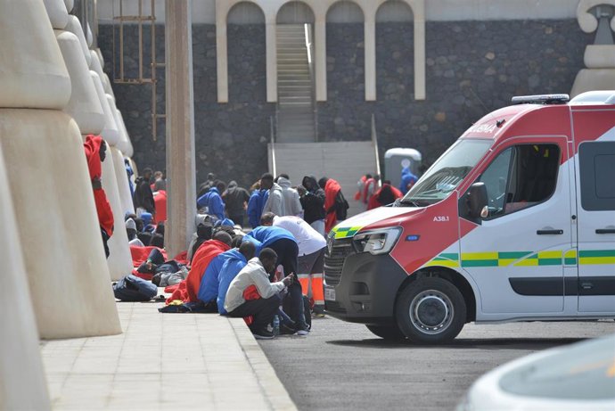 Archivo - Varios inmigrantes son atendidos por los servicios de emergencias, en el Puerto de la Restinga, a 11 de agosto de 2023, en El Pinar de El Hierro, El Hierro, Islas Canarias (España)