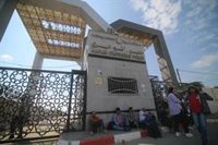 Unes 3.000 tones d'ajuda humanitària esperen a Egipte l'obertura del pas de Rafah