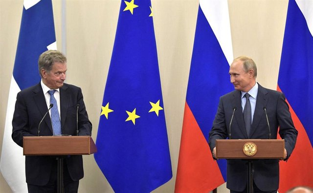 Archivo - Los presidentes de Finlandia, Sauli Niinisto, y de Rusia, Vladimir Putin.