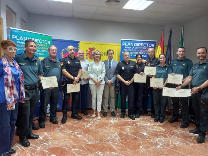 Acto de entrega de Diplomas a centros educativos, ampas y miembros de la Guardia Civil y Policía Nacional que se han destacado durante el desarrollo del Plan Director.