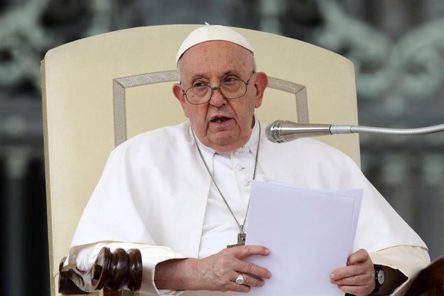 Archivo - 16 September 2023, Vatican: Pope Francis speaks during his audience with members of the Carabinieri, a military organized police unit in Italy, in St. Peter's Square. Photo: Evandro Inetti/ZUMA Press Wire/dpa