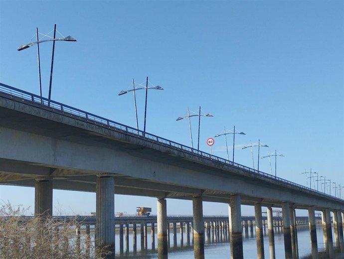 Archivo - Puente sobe el río Odiel.