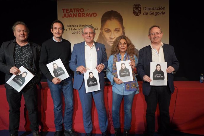 Presentación de 'Poncia' con Lolita Flores en el Teatro Juan Bravo de Segovia.
