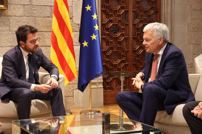 El presidente de la Generalitat, Pere Aragonès, y el comisario Didier Reynders.