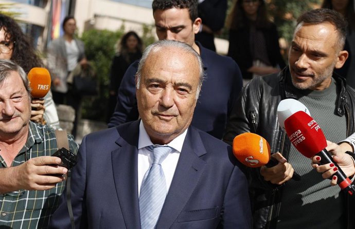 Carlos Iglesias, hermano de Julio Iglesias, a la salida de la Audiencia Provincial de Madrid.