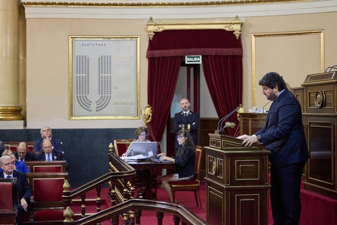 El presidente de la Región de Murcia, Fernando López Miras, interviene durante un debate tras la Comisión General de las Comunidades Autónomas, en el Senado, a 19 de octubre de 2023, en Madrid (España). En la Comisión, Aragons, ha defendido la amnistía