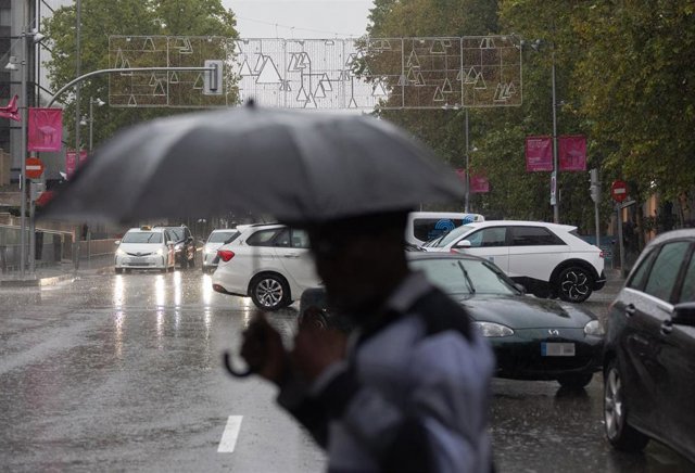 Puesta del alumbrado para las luces de Navidad, a 19 de octubre de 2023, en Madrid (España). 