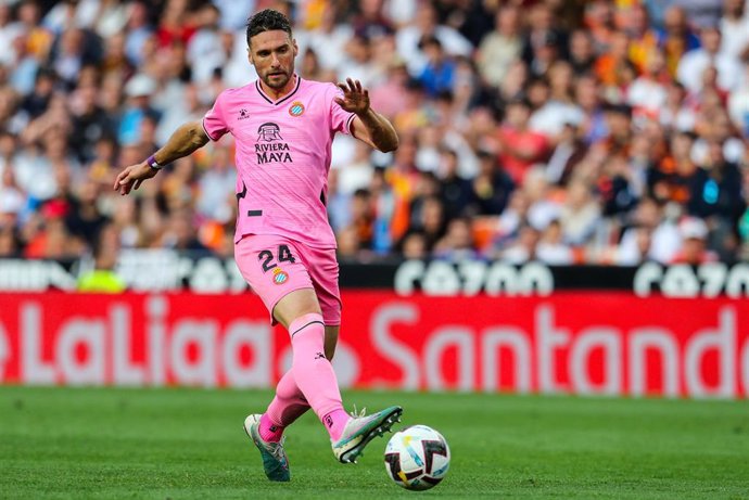 Archivo - Sergi Gomez of Espanyol in action during the spanish league, La Liga Santander, football match played between Valencia CF and RCD Espanyol at Mestalla stadium on May 28, 2023, in Valencia, Spain.