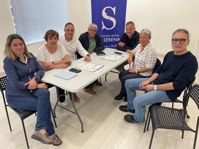 Reunión del Grupo Socialista con representantes de la asociación de vecinos La Serena