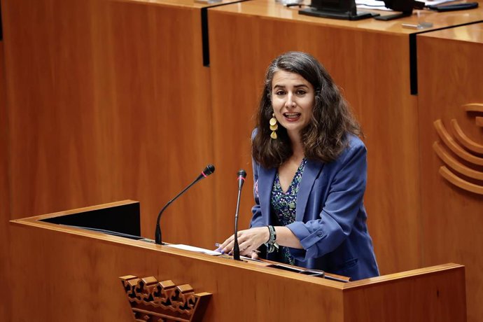Archivo - La portavoz de Unidas por Extremadura, Irene de Miguel, interviene durante el debate de investidura de la candidata a la Presidencia de la Junta de Extremadura, en la Asamblea de Extremadura, a 14 de julio de 2023, en Mérida, Extremadura (Espa