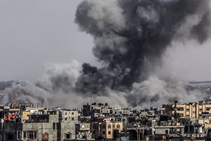 La ciutat de Rafah (Franja de Gaza) durant bombardejos israelians
