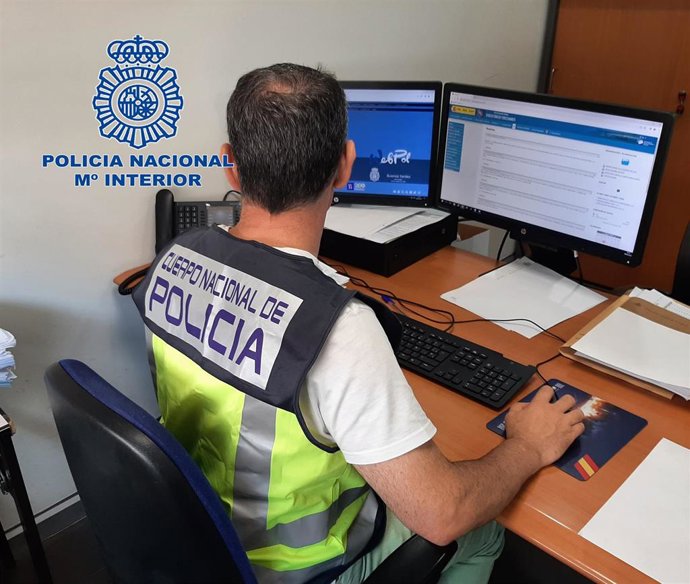 Detenido por manipular el registro de citas y redes sociales de una empresa de servicios de salud