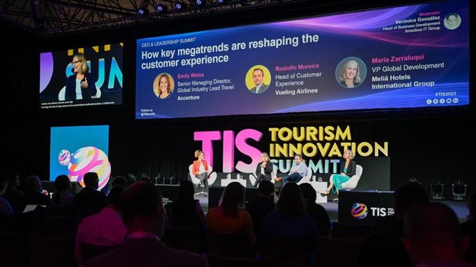 Una de las ponencias durante la segunda jornada de Tourism Innovation Summit en Sevilla.