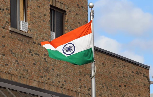 Bandera de India en la sede del Alto Comisionado del país en Ottawa, Canadá.