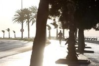 Cerrada la vía peatonal del Paseo Marítimo desde el edificio de Aduanas hasta el Palacio de Congresos por el temporal