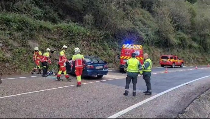 Herida una mujer tras volcar con su vehículo en Vega de Villafufre
