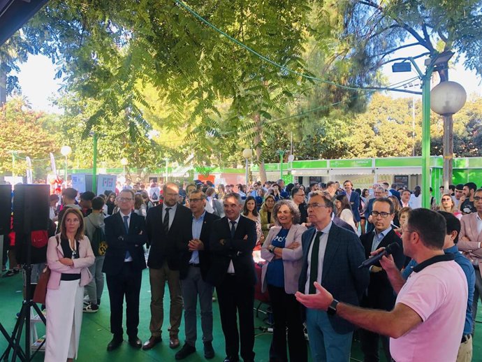 El concejal de Desarrollo Urbano y Ciudad Inteligente, José Guillén; el rector de la UMU, José Luján; el consejero de Medio Ambiente, Universidades, Investigación y Mar Menor, Juan María Vazquez; rectora UPCT, Beatriz Miguel; y el alcalde José Ballesta