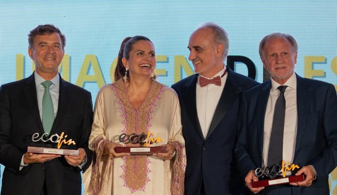Foto de los galardonados con el Premio ECOFIN Imagen de España.