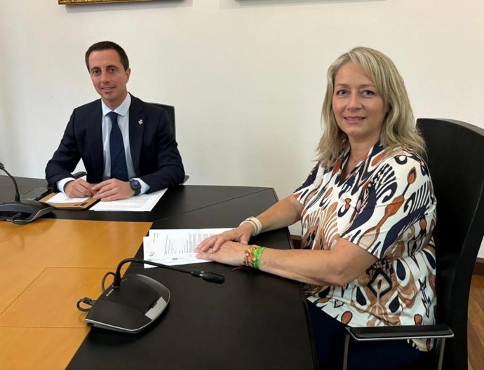 El presidente del Consell de Mallorca, Lloren Galmés, y la consellera insular de Promoción Económica, Pilar Amate.