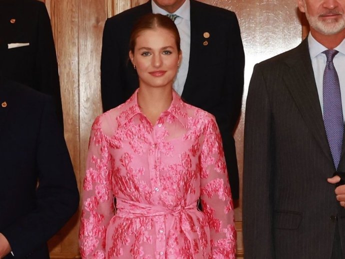 La Princesa Leonor durante las audiencias que la Familia Real ha mantenido esta mañana en el Salón Covadonga del hotel de La Reconquista