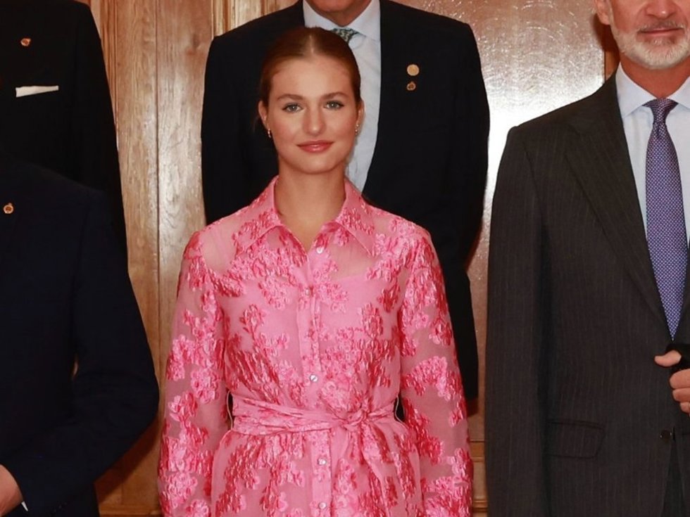 La Princesa Leonor durante las audiencias que la Familia Real ha mantenido esta mañana en el Salón Covadonga del hotel de La Reconquista