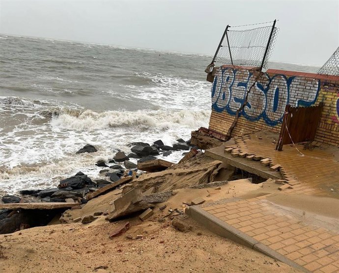 Playa de El Portil tras el temporal.