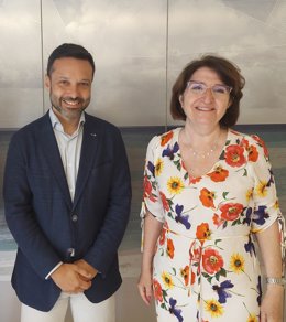 Ángel Pineda, CEO de Orizon, y la rectora de la Universidad de Alicante (UA), Amparo Navarro, en imagen de archivo.