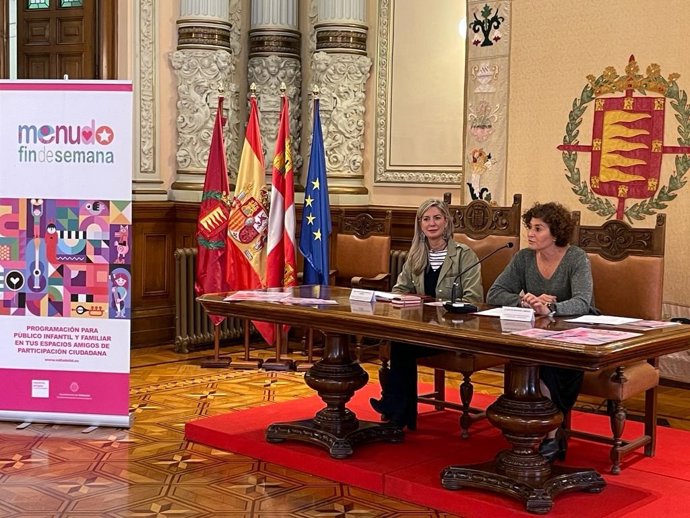 La concejala de Educación y Cultura, Irene Carvajal, durante la presentación de una nueva edición del programa 'Menudo fin de semana' con 33 actuaciones en varios puntos de Valladolid