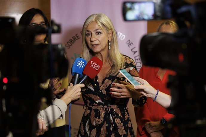 La consejera de Desarrollo Educativo y Formación Profesional, Patricia del Pozo, en una visita a Granada. Archivo.