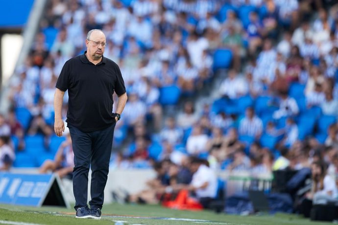 Archivo - Rafa Benitez head coach of RC Celta de Vigo reacts during the LaLiga EA Sports match between Real Sociedad and RC Celta de Vigo at Reale Arena on August 19, 2023, in San Sebastian, Spain.