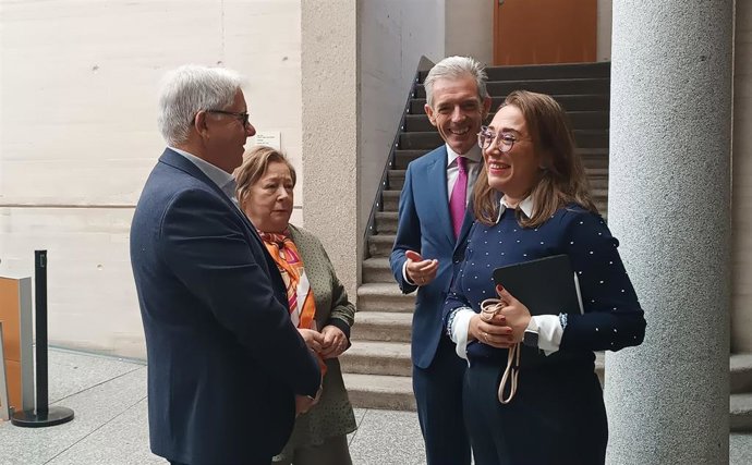 La consejera de Movilidad y Transformación Digital, María González Corral, ha visitado esta mañana el Espacio CyL Digital de la capital abulense, la Fundación Ávila.