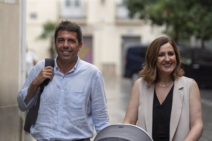 Archivo - Imagen de archivo del presidente de la Generalitat Valenciana, Carlos Mazón, junto a la alcaldesa de Valncia, María José Catalá.