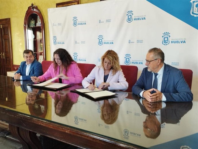 Firma del convenio para la prestación de la Ayuda a Domicilio en el Ayuntamiento de Huelva.