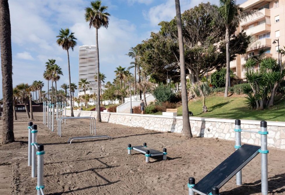 Ayuntamiento de Estepona amplía la red de instalaciones deportivas gratuitas con una segunda zona de calistenia