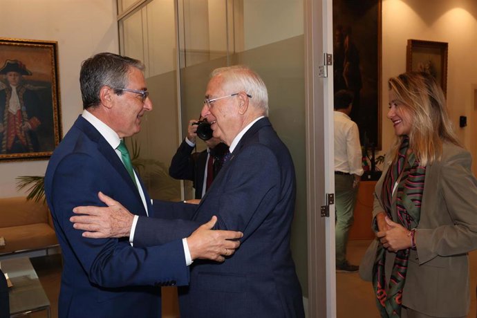 El presidente de la Diputación de Málaga, Francisco Salado, recibe la visita institucional del presidente de la Comunidad Autónoma de Melilla, Juan José Imbroda.