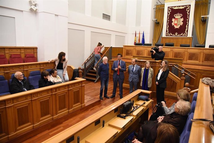 El vicepresidente segundo del Gobierno regional, José Manuel Caballero, recibe en la sede de las Cortes de Castilla- La Mancha a una delegación de exparlamentarios europeos miembros de la Former Members Association del Parlamento Europeo.