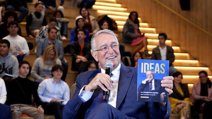 Ricardo Salinas y Libro
