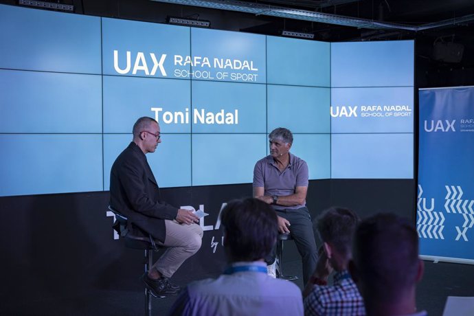El entrenador de tenis Toni Nadal ha desvelado las claves del éxito en la industria deportiva en la UAX Rafa Nadal School of Sport.