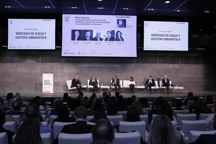 Encuentro sobre 'Mercado de Suelo y Gestión Urbanística' en las jornadas 'Land Talks' organizadas por Serviland y Asprima.