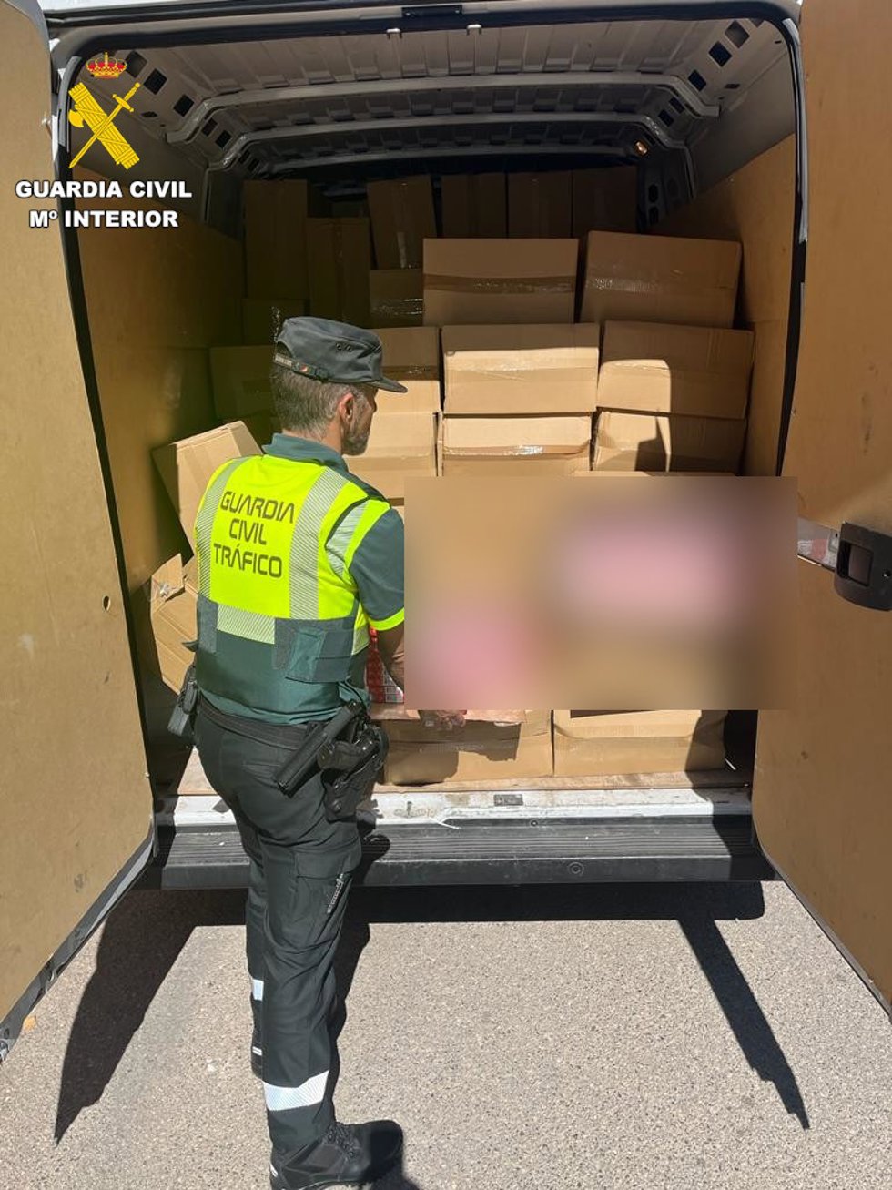 La Guardia Civil incauta 55.000 cajetillas de tabaco de contrabando valoradas en más de 330000 euros.