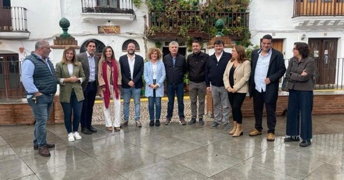 Miembros del PSOE de Huelva en Fuenteheridos.